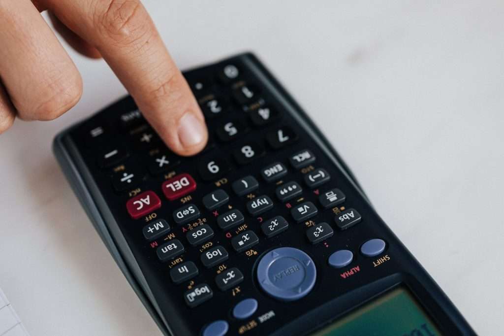 calculate Saas startup budget